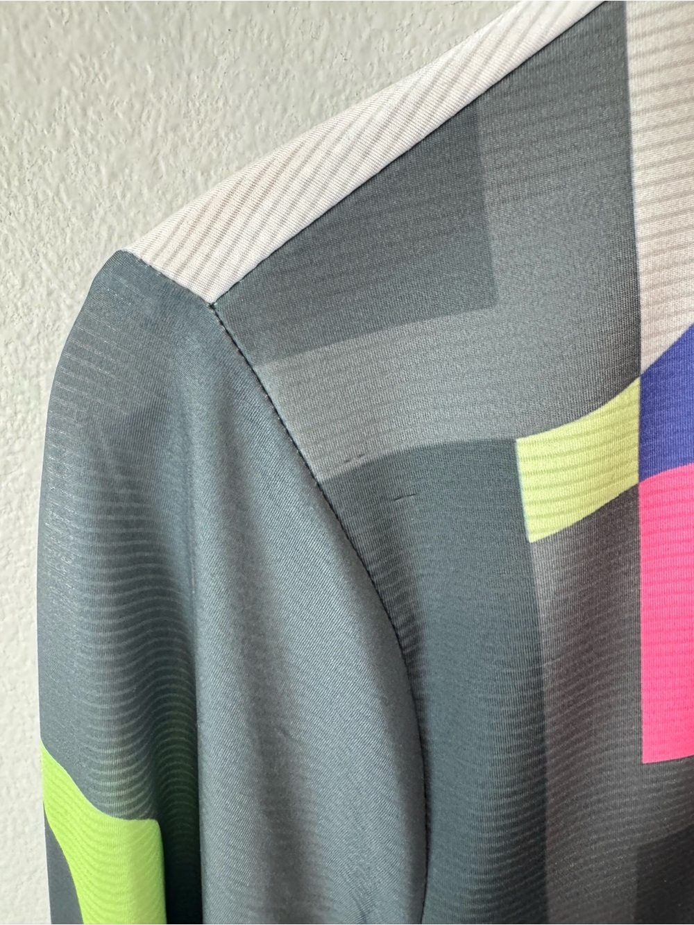 jamie sadock sunsense 1/4 Zip in Gray with Lime & Pink Size M - Picture 3 of 10